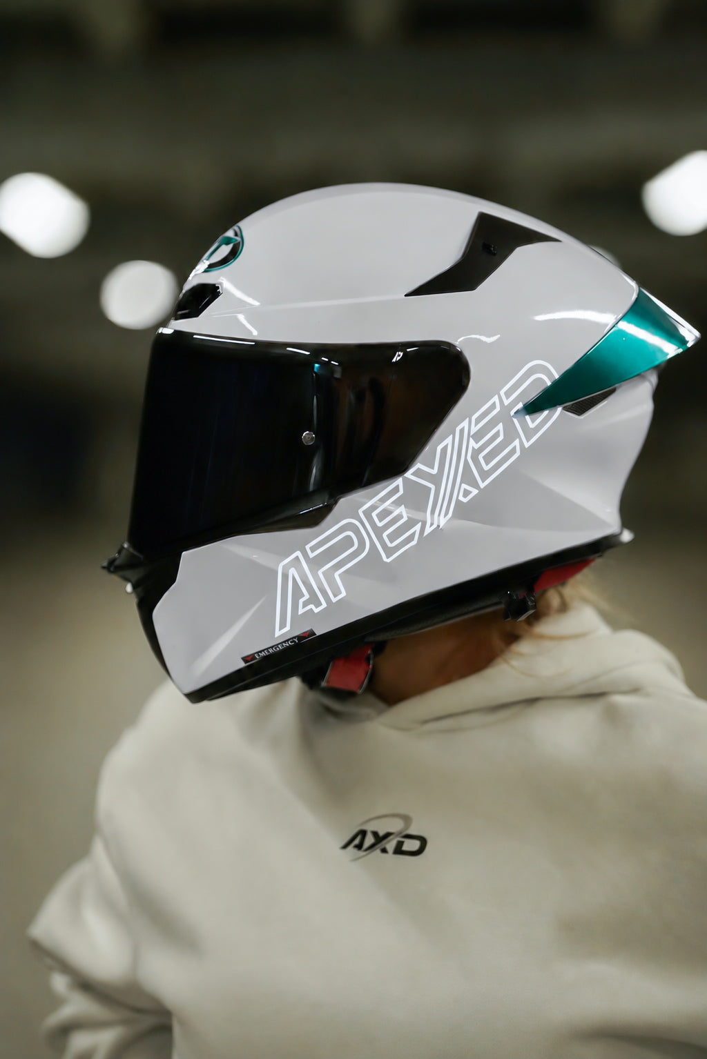 Helmsticker 'Apexed' Outlines Logo