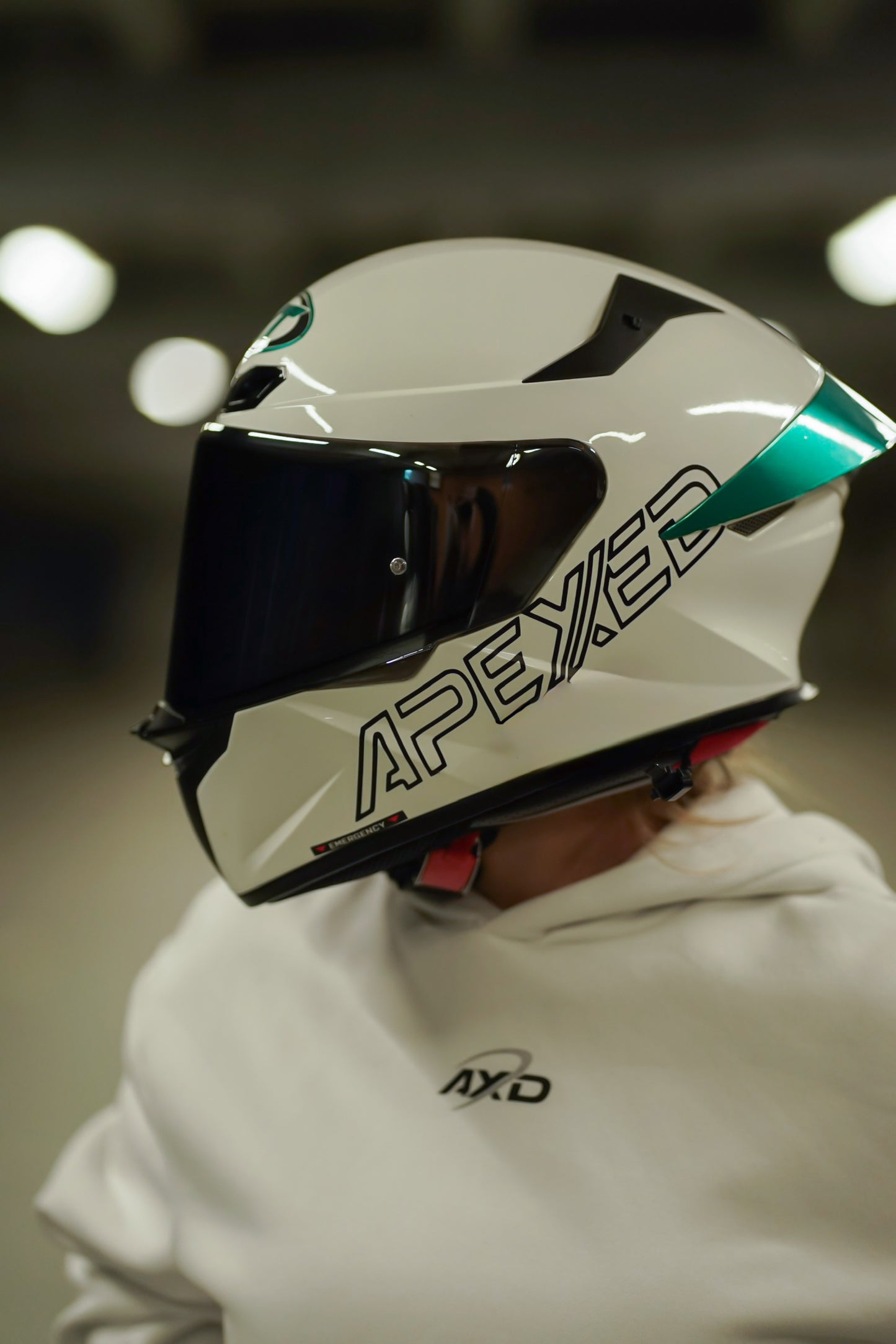 Helmsticker 'Apexed' Outlines Logo