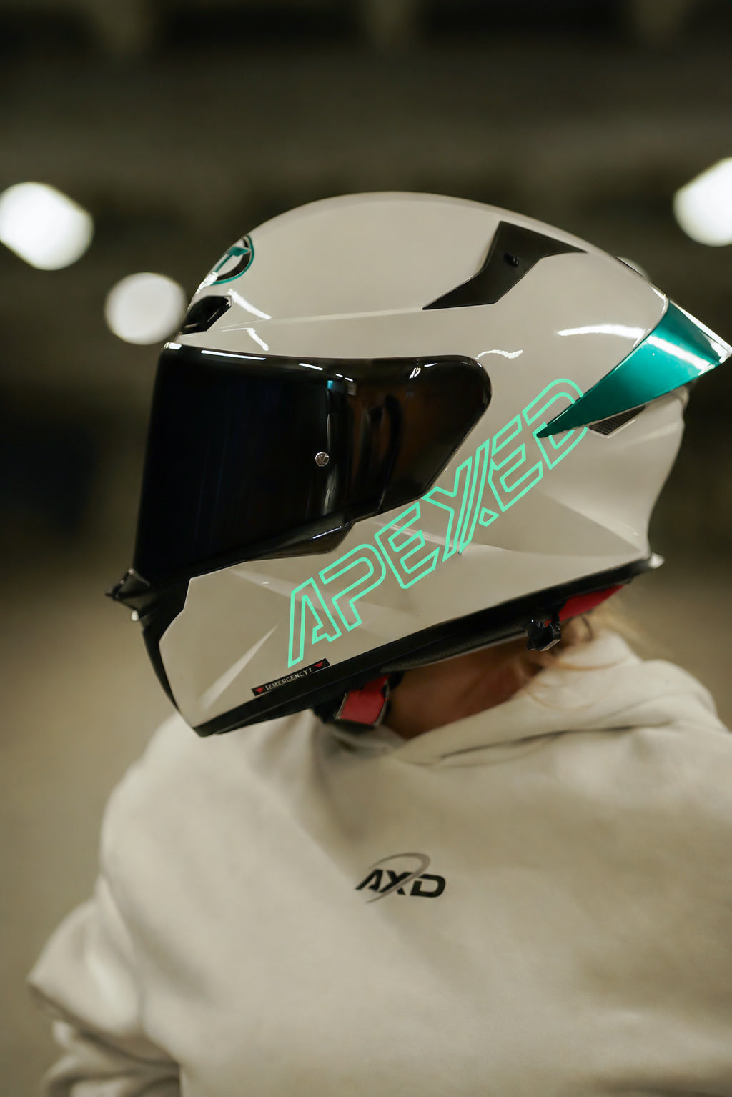 Helmsticker 'Apexed' Outlines Logo